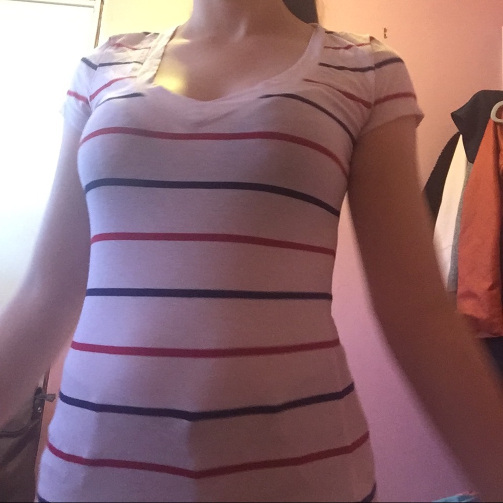 A whit shirt with stripes